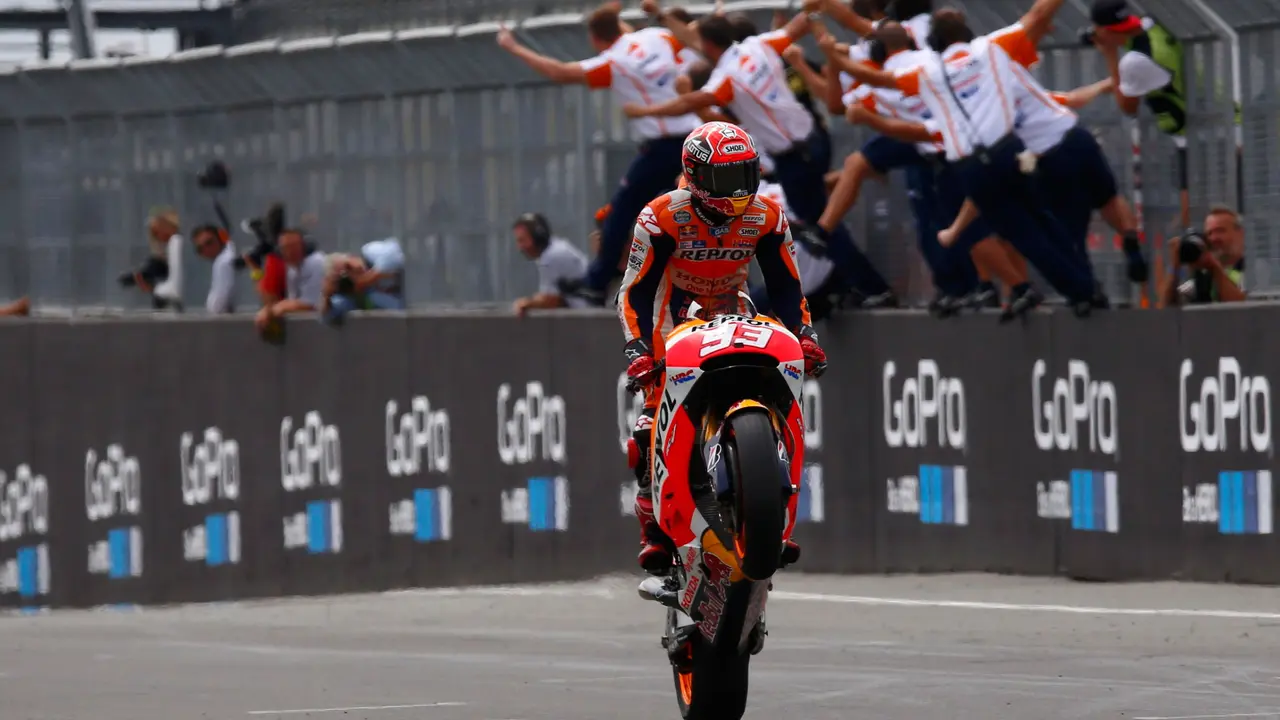 Marc Marquez rayakan kemenangan di Sachsensring 2015