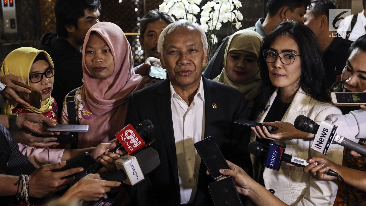 Wajah Semringah Baiq Nuril Usai Putusan Rapat Bamus DPR