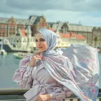 Simak rekomendasi jenis kain hijab yang bagus dan nyaman dipakai sehari-hari. @buttonscarves.