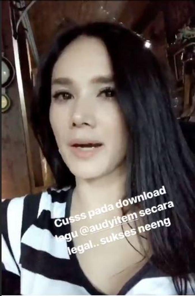 Pasang Koyo di Kepala, Bulu Mata Mulan Jameela Tetap Cetar - ShowBiz