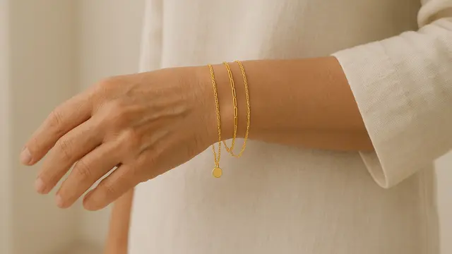 Model Gelang Emas Rantai Halus untuk Ibu-Ibu Usia 50 Tahunan/Ilustrasi AI