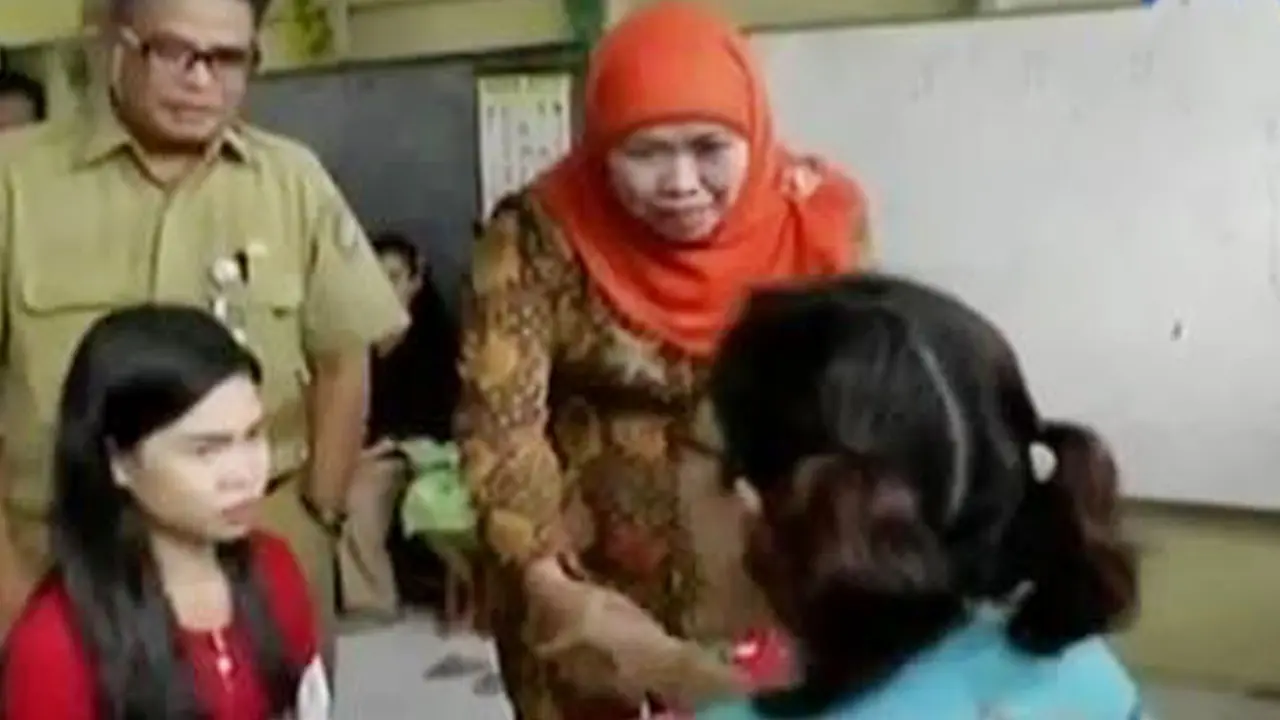 Mensos Hadiri Pengobatan dan Khitanan Massal YPAPK