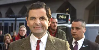 Rowan Atkinson yang terkenal dengan karakter kocaknya sebagai Mr. Bean telah resmi bercerai dari sang istri, Sunetra Sastry. Pernikahan mereka telah berlangsung selama 25 tahun dan dikaruniai dua orang anak. (Bintang/EPA)