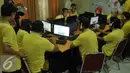 Komunitas Karya Tuna Netra (Kartunet) saat mengikuti sosialisasi pelatihan internet tunanetra di Rumah Internet Atmanto, Pancoran, Jakarta, Senin (30/5). (Liputan6.com/Gempur M Surya)