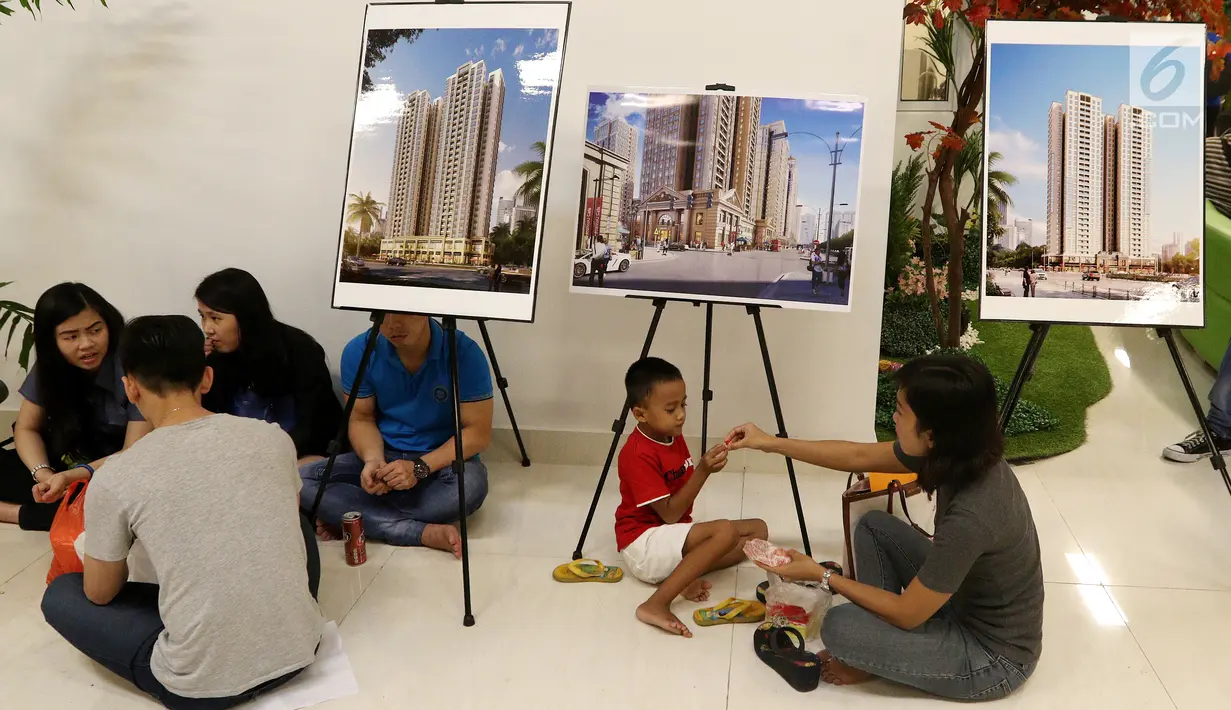 Sejumlah pengunjung saat grand launching kota baru bernama Meikarta di Cikarang, Jawa Barat (17/8). Meikarta merupakan sebuah kota mandiri dengan beragam fasilitas. (Liputan6.com/Fery Pradolo)