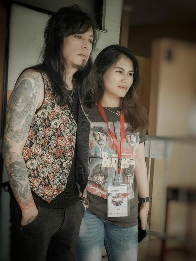 Beda Usia 16 Tahun, Ini 6 Potret Ovy /Rif dan Istri