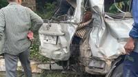 Kondisi mobil Kijang Innova ringsek parah usai tertabrak KA Kuala Stabas. Foto : (Istimewa).