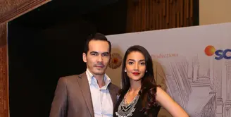 Pasangan suami istri Atalarik Syah dan Tsania Marwa bermain dalam ‘Elif Indonesia’ yang ditayangkan SCTV mulai 1 Februari 2016 pukul 17.30. (Andy Masela/Bintang.com)