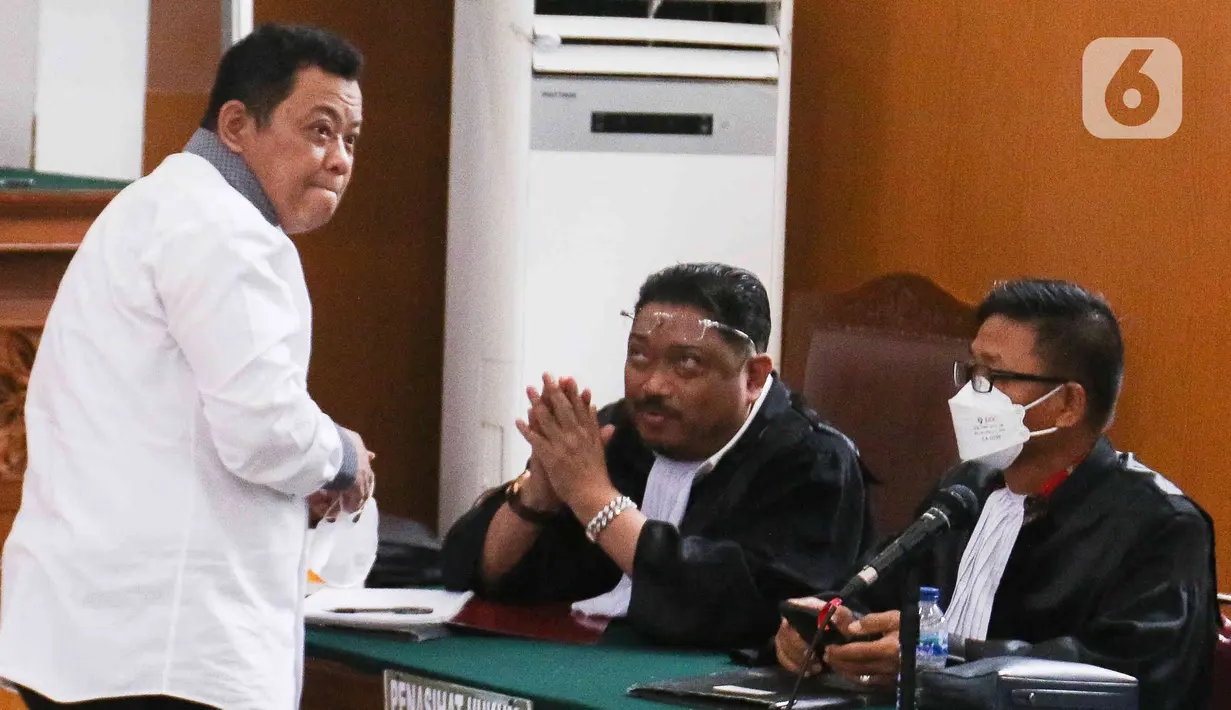 Terdakwa Kuat Ma'ruf saat menjalani  sidang tuntutan kasus pembunuhan berencana terhadap Brigadir Nofriansyah Yosua Hutabarat atau Brigair J di Pengadilan  Negeri Jakarta Selatan, Senin (16/1/2023). Kuat Ma'ruf dinilai terbukti melanggar Pasal 340 Kitab Undang-undang Hukum Pidana (KUHP). (Liputan6.com/Herman Zakharia)