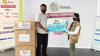 EMTEK Peduli Corona memberikan bantuan APD kepada perwakilan RS Permata Keluarga Jababeka, Jumat (25/7/2020)