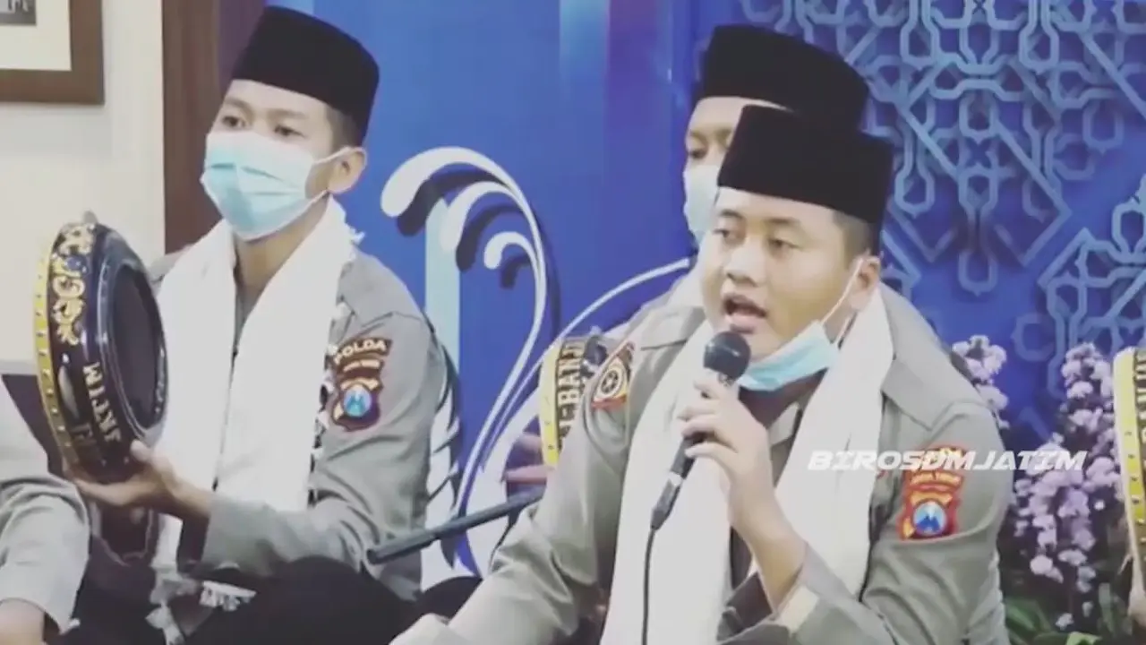 Polda Jatim akan menggelar rekrutmen Polisi Santri, yaitu rekrutmen Proaktif Bintara Polri yang berasal dari lulusan Pondok Pesantren. (Dian Kurniawan/Liputan6.com).