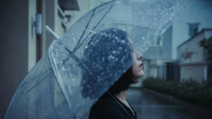 Pernakah Sahabat Fimela merasa pusing ketika cuaca panas atau saat cuaca mendung? Benarkah Cuaca Bisa Mempengaruhi Kesehatan Mental? Simak Faktanya