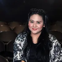 Menurut istri Iko Uwais ini konser penyanyi lokal harus didukung sepenuhnya agar musik Indonesia terus maju dan bisa menjadi tuan rumah di negeri sendiri. (Wimbarsana/Bintang.com)