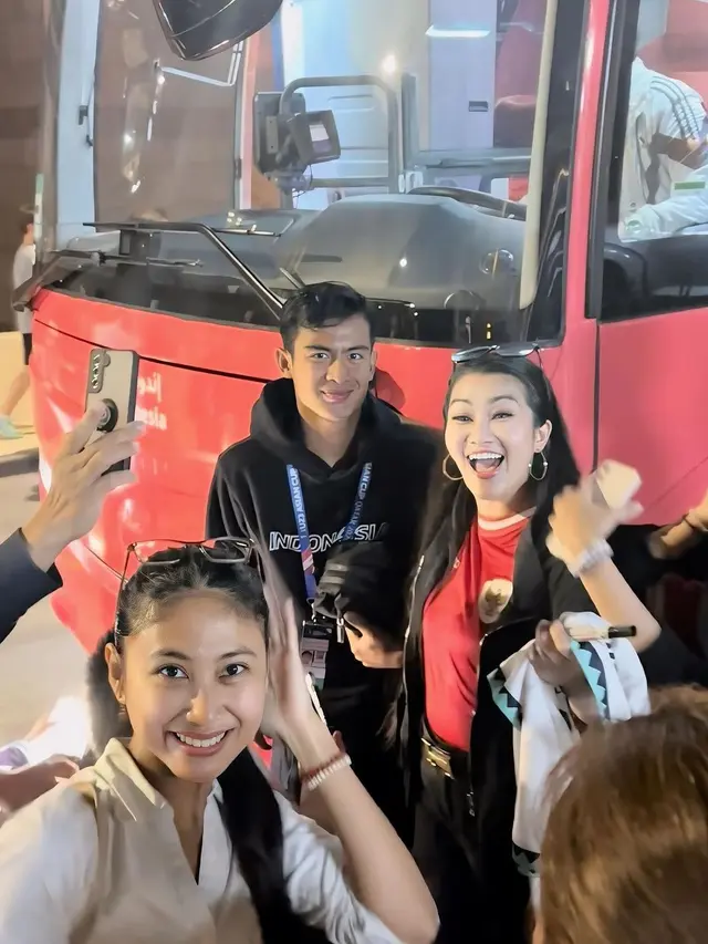 9 Momen Fitri Carlina Setia Nonton Langsung Timnas, Rela Bolak-Balik Indonesia-Qatar