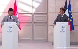 Presiden Republik Indonesia Prabowo Subianto (kiri) dan Presiden Prancis Emmanuel Macron (Youtube Sekretariat Presiden)