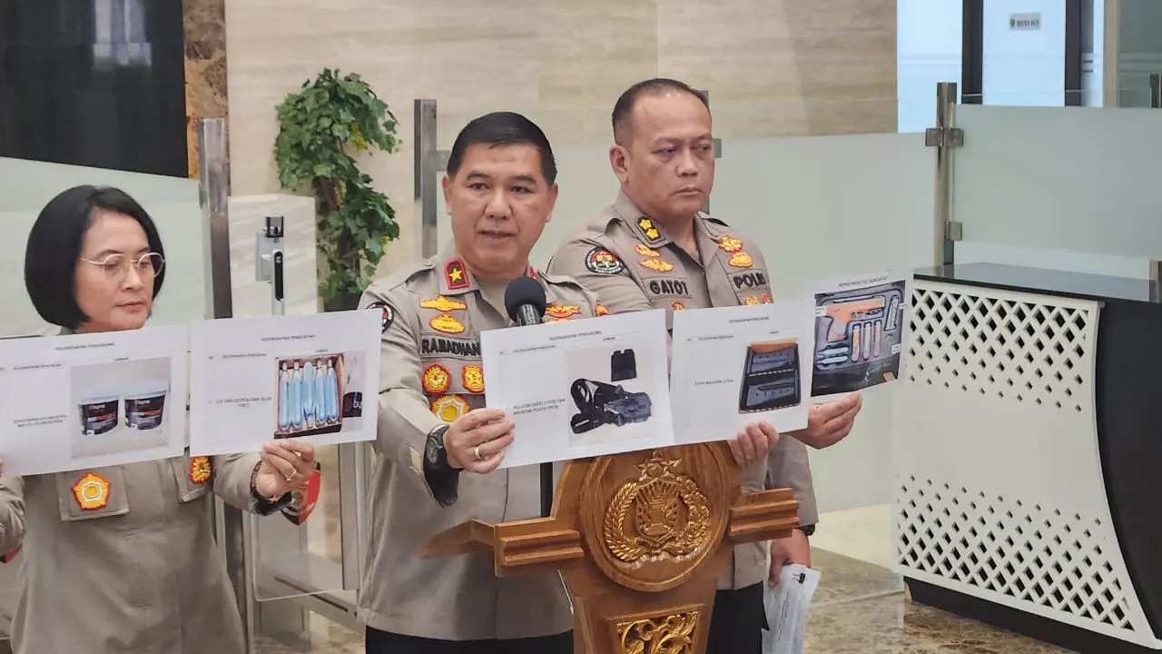 Polri menambah amunisi pistol baru bernama pepper projectile launcher yang beramunisikan bubuk lada dan gas air mata.