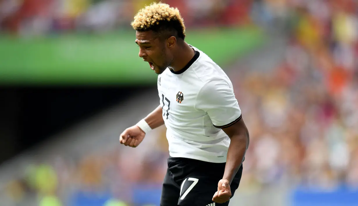 Serge Gnabry sukses mencetak enam gol untuk Timnas Jerman sekaligus dinobatkan sebagai top skor pada Olimpiade Rio 2016. Penampilan gemilangnya juga membawa skuat Der Panzer menyabet medali perak pada ajang empat tahunan tersebut. (Foto: AFP/Evaristo Sa)