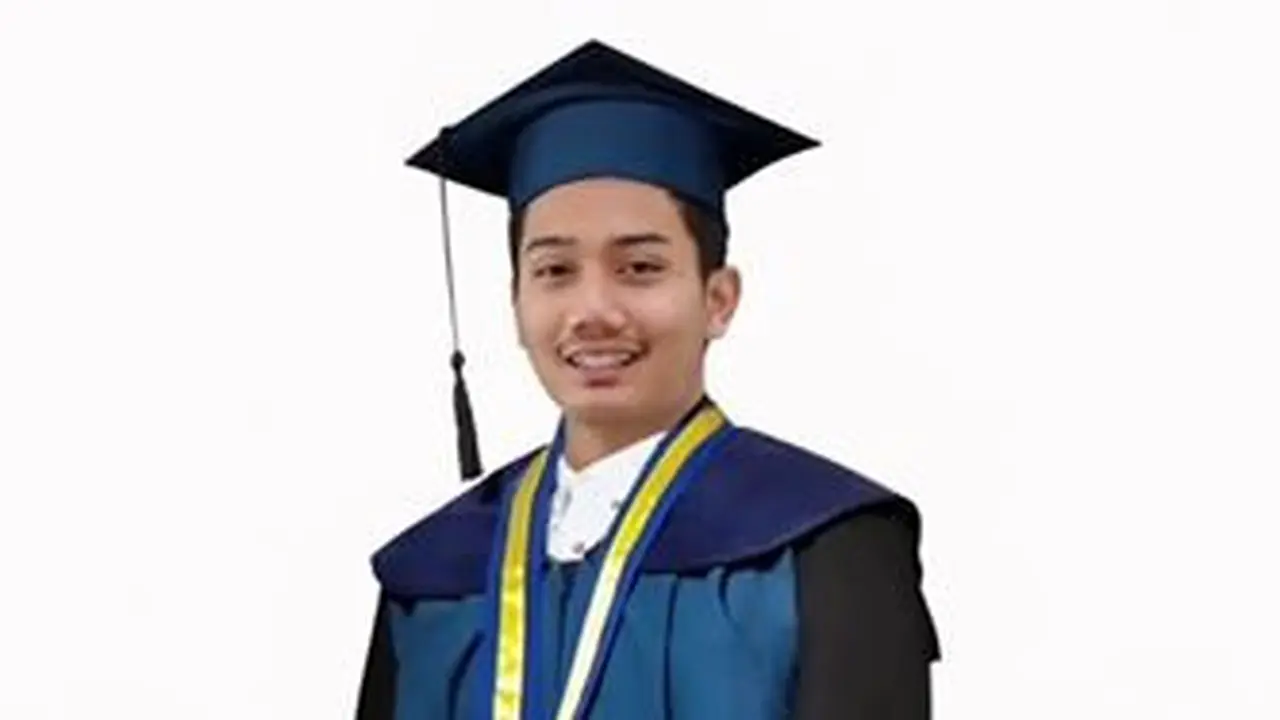 6 Potret Ridwan Kamil Wakili Mendiang Eril Wisuda, Tak Kuasa Tahan Air Mata