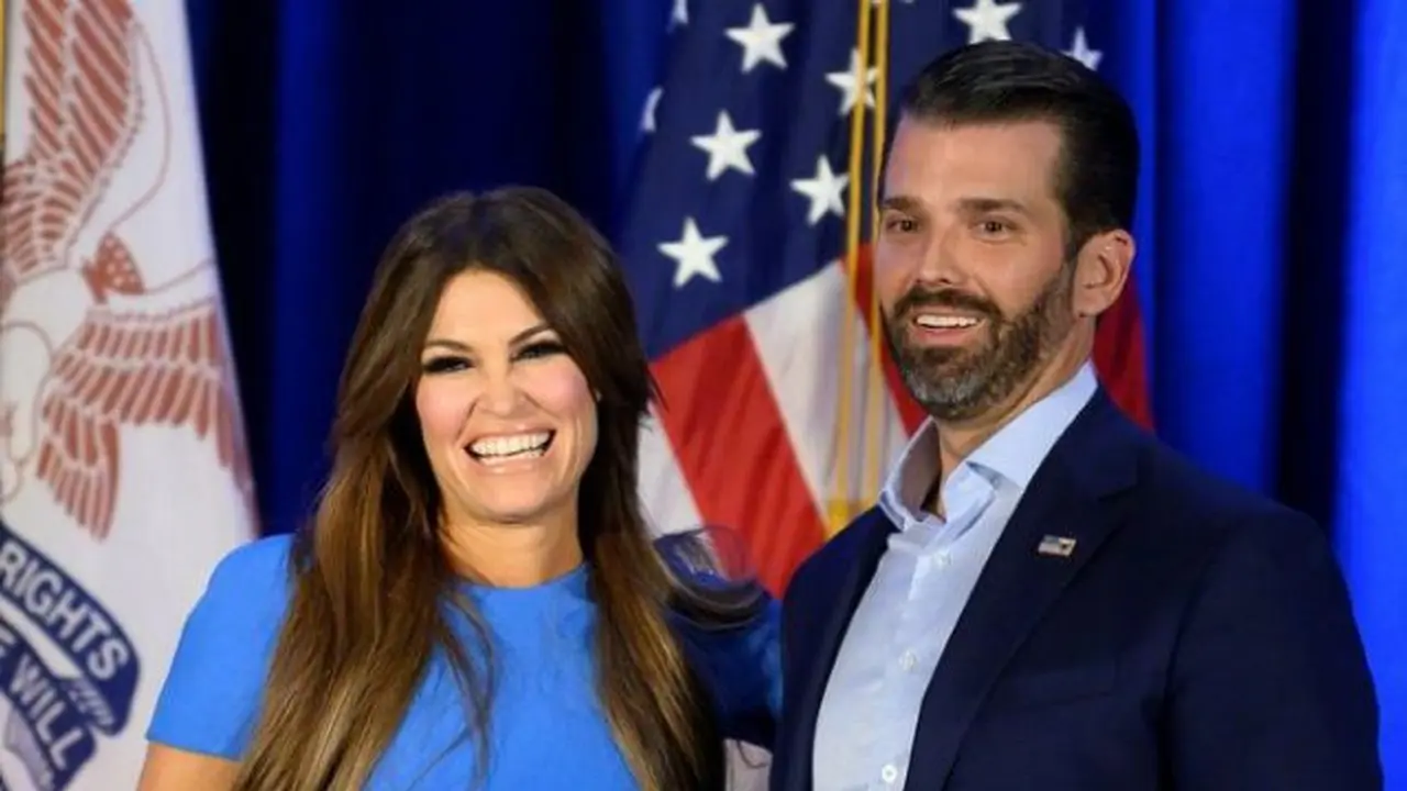 Donald Trump Jr (kanan) bersama kekasihnya, Kimberly Guilfoyle. (Photo credit: AFP Photo/JIM WATSON)