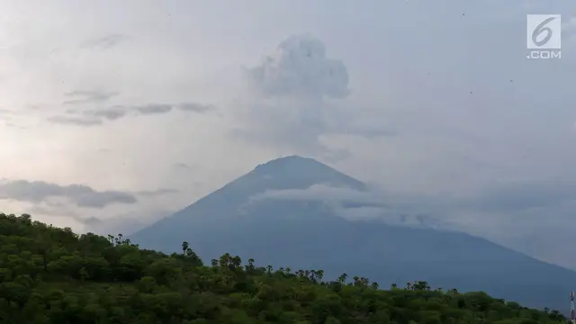 Melihat Indahnya Gunung Agung dari Pantai Amed