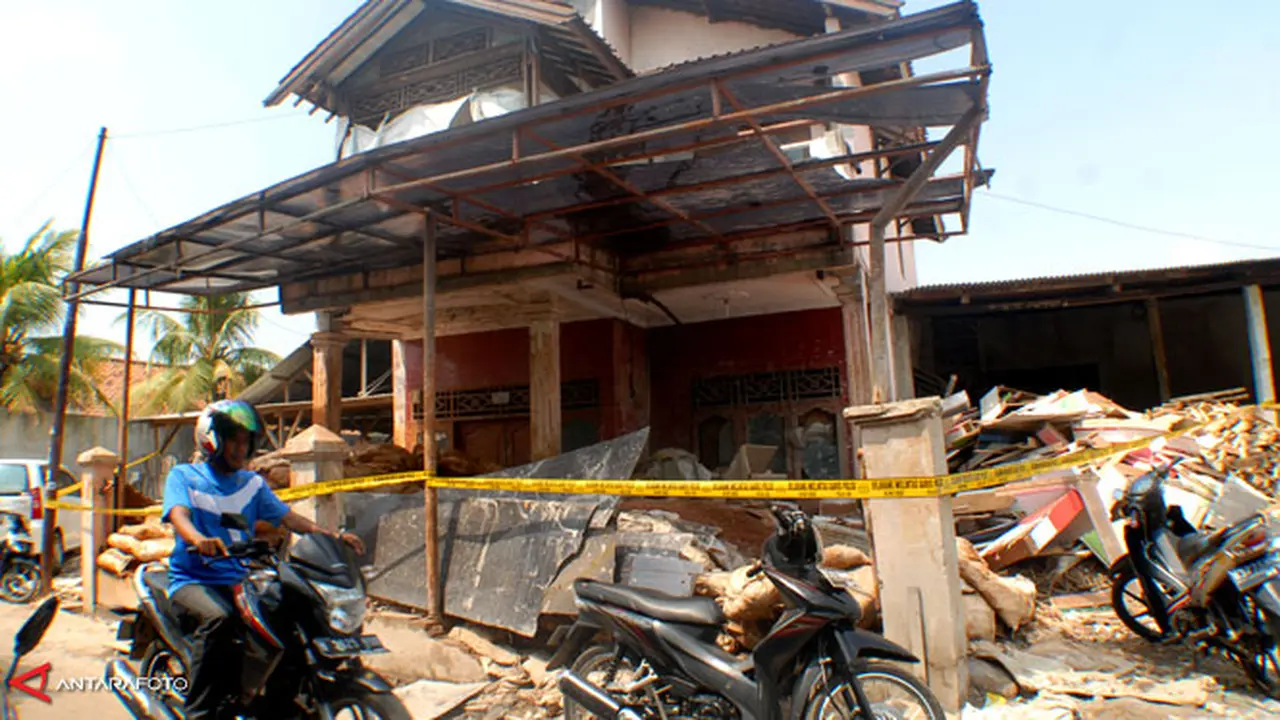buruh-kecam130515b.jpg