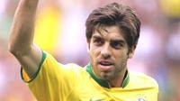 Brazilian football striker Juninho Pernambucano celebrates his goal, 04 June 2006, during a friendly with New Zealand, 04 June 2006 in Geneva, Switzerland. AFP PHOTO/ANTONIO SCORZA