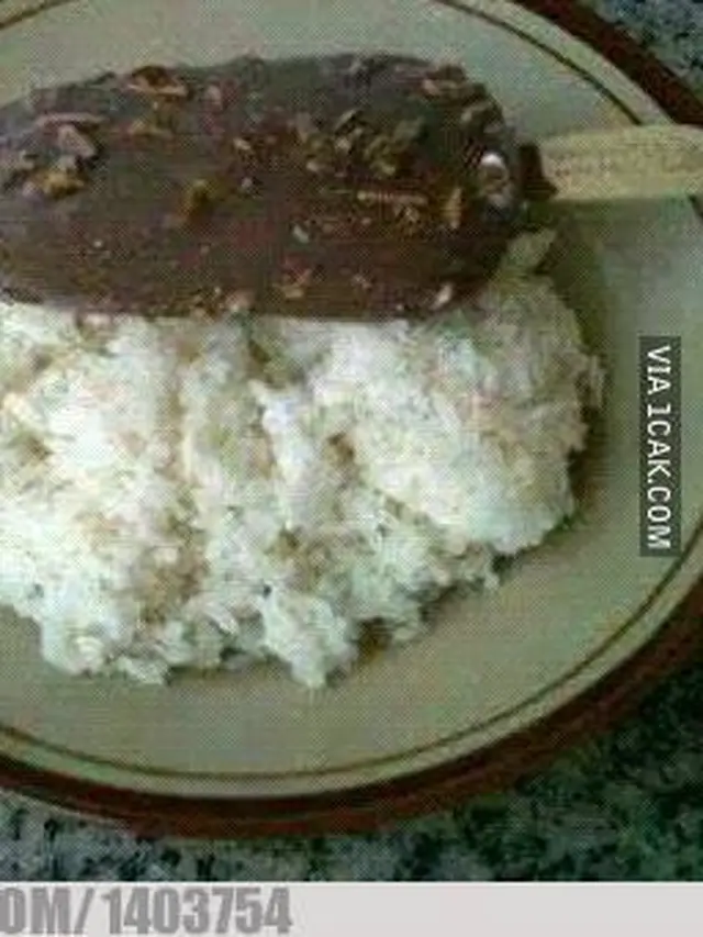 7 Potret Menu Makan Nasi dengan Lauk Tak Biasa Ini Bikin Tepuk Jidat