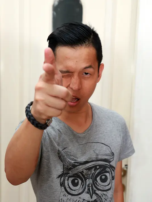 "Ini hal terberat yang saya lakukan seumur hidup. Ada tantangan, gua di sini sebagai pemain sekaligus sutradara tapi juga didukung oleh temen-temen yang jauh lebih pengalaman." ujar Ernest. (Deki Prayoga/Bintang.com)