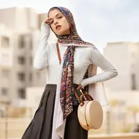 Beberapa fashion item ini wajib dimiiliki remaja berhijab. (Unsplash/khaled ghareeb).