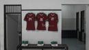 Namun umumnya ruang ganti pada stadion-stadion di Indonesia masih belum memiliki fasilitas yang memadai dibanding dengan negara yang sepak bolanya maju. (Bola.com/Vitalis Yogi Trisna)