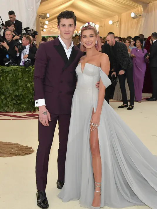 Banyak sumber yang mengatakan bahwa Shawn Mendes dan Hailey Baldwin terlihat sangat mesra di acara itu. (NEILSON BARNARD / GETTY IMAGES NORTH AMERICA / AFP)