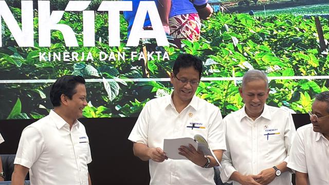 Menteri Keuangan (Menkeu) Purbaya Yudhi Sadewa dan jajaran wakil menteri dalam konferensi pers APBN Kita