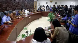 Suasana konferensi pers terkait batas akhir layanan bertahap kartu prabayar telekomunikasi di Kominfo, Jakarta, Rabu (28/2). Kemenkominfo akan memblokir secara bertahap nomor yang tidak mendaftarkan ulang mulai 1 Maret 2018. (Liputan6.com/JohanTallo)