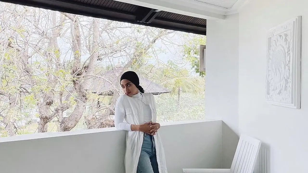 Ayudia Bing Slamet
