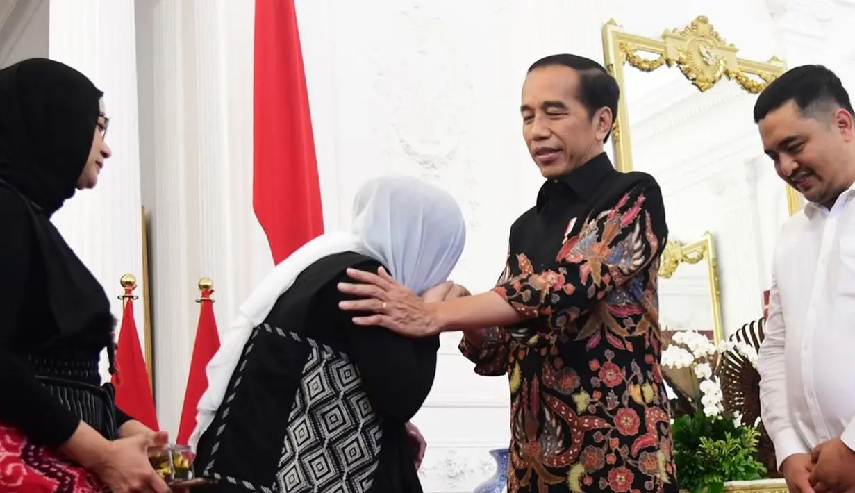 Presiden Jokowi mengundang Putri Ariani ke Istana Merdeka usai menjadi perbincangan dunia. Putri didampingi kedua orang tuanya memenuhi undangan Presiden RI. [Instagram/@jokowi@arianinismaputri]