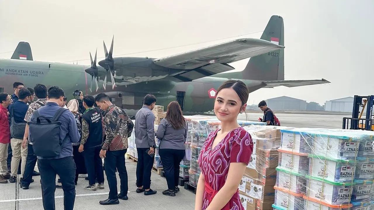 Potret Syifa Hadju Hadiri Pengiriman Bantuan Kemanusian untuk Gaza