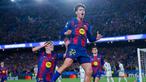 Pemain Barcelona, Marc Bernal, melakukan selebrasi setelah mencetak gol ke gawang Newcastle United pada pertandingan leg kedua babak 16 besar Liga Champions di stadion Camp Nou di Barcelona (19/3/2026). (AP Photo/Joan Monfort)