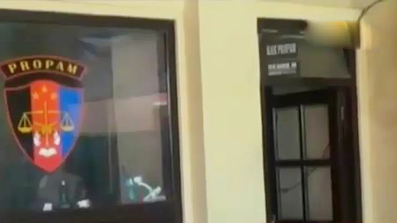 VIDEO: Oknum Propam Polres Lumajang Kedapatan Konsumsi Narkoba