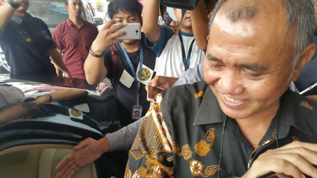 Ketua KPK Agus Rahardjo usai menjenguk Novel Baswedan di Rumah Sakit