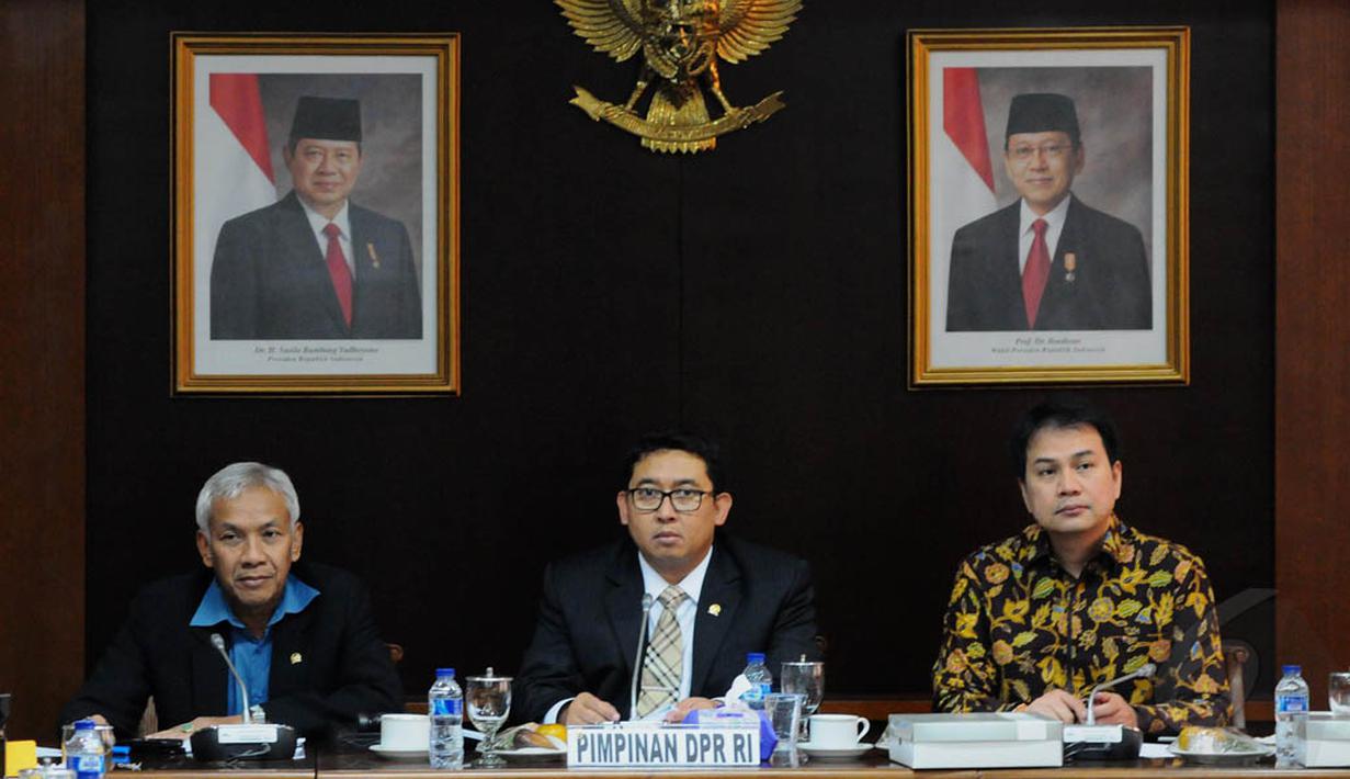Pimpinan DPR RI yang diwakili dua wakil ketua Fadli Zon dan Agus Hermanto menerima kedatangan pengurus Front Pelopor di Gedung DPR, Jakarta, (9/10/14). (Liputan6.com/Andrian M Tunay)  