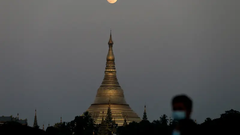 Menikmati Bulan Purnama saat Festival Tazaungdaing di Myanmar