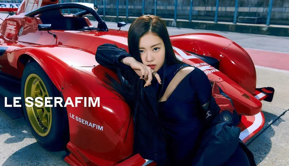 HYBE dan Source Music resmi memutus kontrak eksklusif dengan Kim Garam, sekaligus mengeluarkannya dari grup LE SSERAFIM. Hal tersebut diumumkan kedua agensi dalam keterangan tertulis bersama lewat media sosial. (Instagram/le_sserafim)