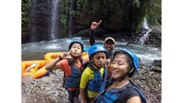 Ingat Host Jejak Petualang Riyanni Djangkaru? Ini 6 Potret Terbarunya