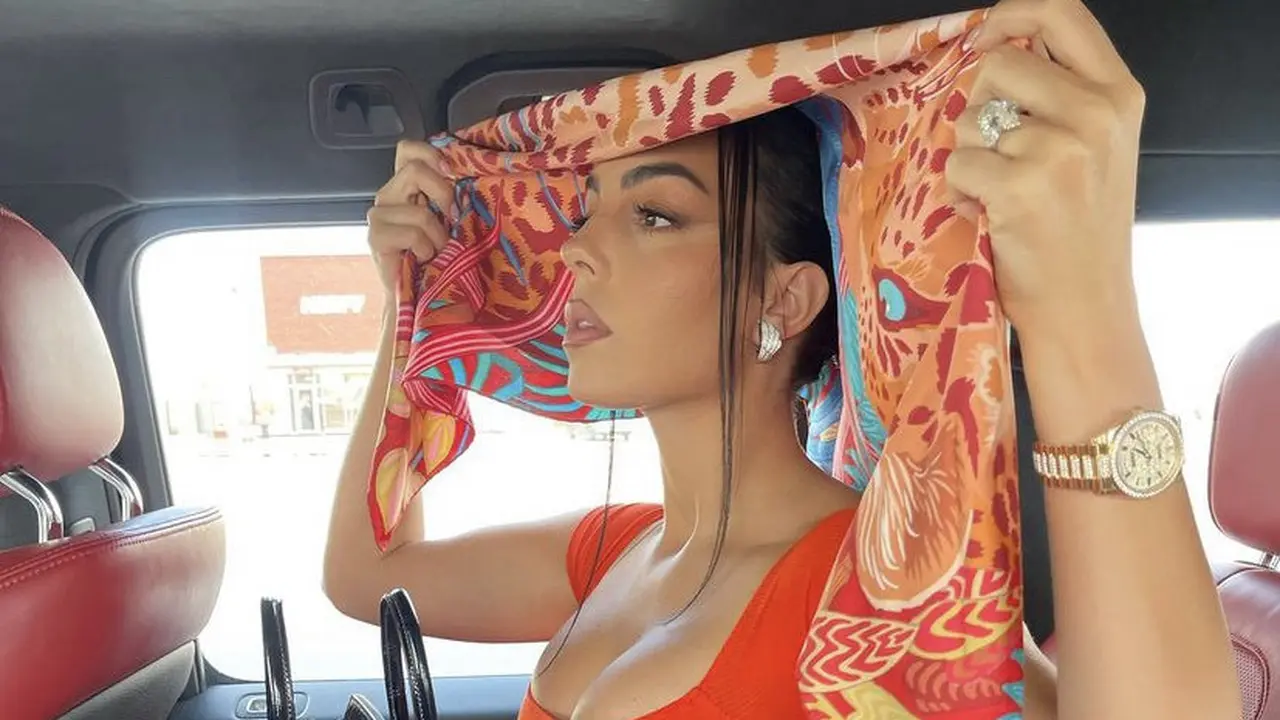 Gaya Kekasih Ronaldo, Georgina Rodriguez di Arab Saudi