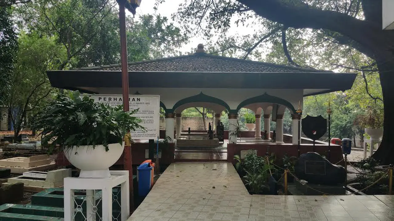 Makam Pangeran Jayakarta di Jalan Jatinegara Kaum, Jakarta Timur.