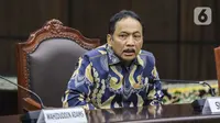 Ketua Mahkamah Konstitusi (MK) terpilih Suhartoyo memberikan keterangan pers usai rapat pleno di Gedung Mahkamah Konstitusi, Jakarta, Kamis (9/11/2023). (Liputan6.com/Angga Yuniar)