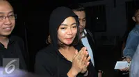 Wajah lelah Vitalia Shesya usai menjalani proses assesment di Kantor BNN, Jakarta, Rabu(15/7/2015).  Dari hasil pemeriksaan tersebut Vitalia Shesya dinyatakan positif memakai Narkoba. (Liputan6.com/Faisal R Syam)