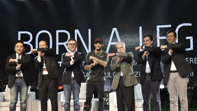 Neymar Jr. (tengah) dan TCL
