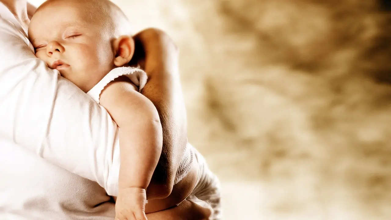 Pelukan ibu besar manfaatnya bagi anak 