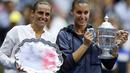 Roberta Vinci (kiri) dan Flavia Penneta, dua petenis putri Italia yang saling berhadapan di final AS Terbuka 2015. Flavia Penneta tampil sebagai pemenang. Minggu (13/9/2015) dini hari WIB. (AFP Photo/Kena Betancur)
